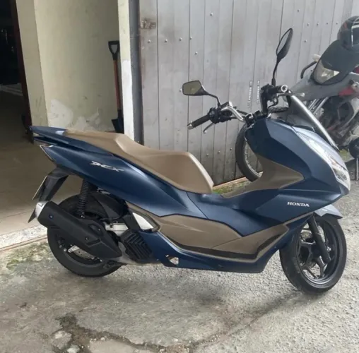 Moto linda e em excelente estado