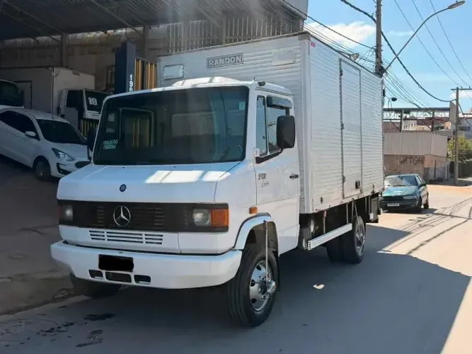 Caminhão Mercedes-benz 710 2012