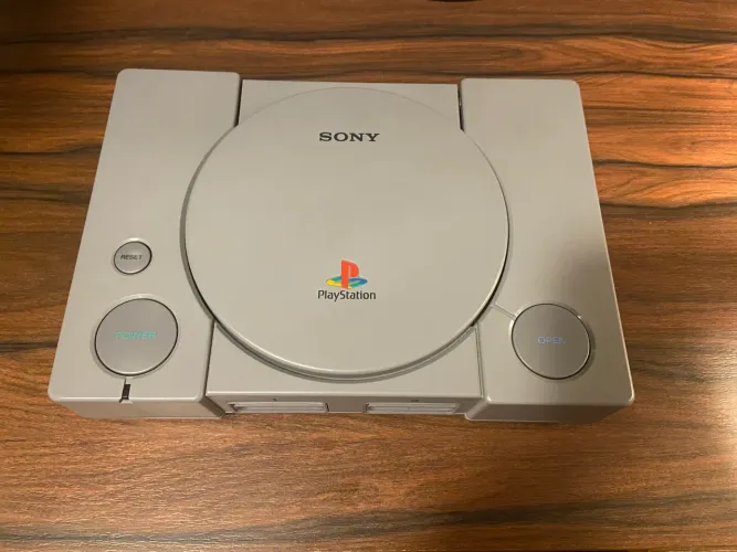 Playstation 1 japonês + joystick e cabos 