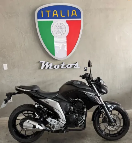 Fazer 250 FZ25 2023 zera Bx km impecável financiamos