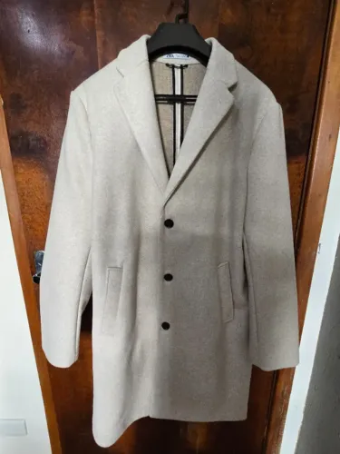 Casaco masculino original Zara, estilo sobretudo de alfaiataria, na cor bege-claro