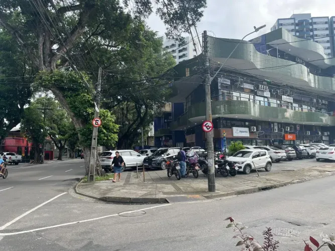 Loja comercial 30mts com mezanino estacionamento rotativo Espinheiro