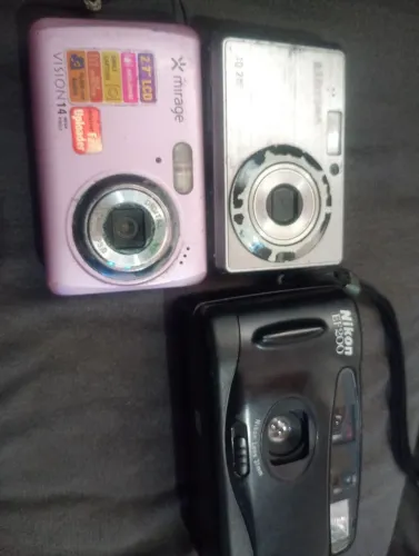 MÁQUINA FOTOGRÁFICA 1 ANTIGA 2 DIGITAL NÃO FUNCIONA. A DIGITAL SEM BATERIA 