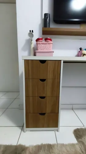 Escrivaninha com sapateira