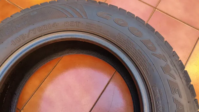 Pneu 185 70 r14