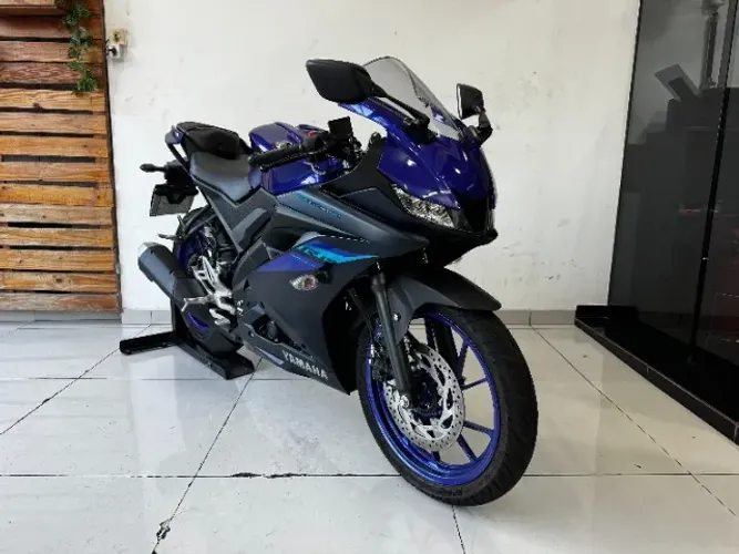 YAMAHA R15 2025 AZUL APENAS 1.400 KM!