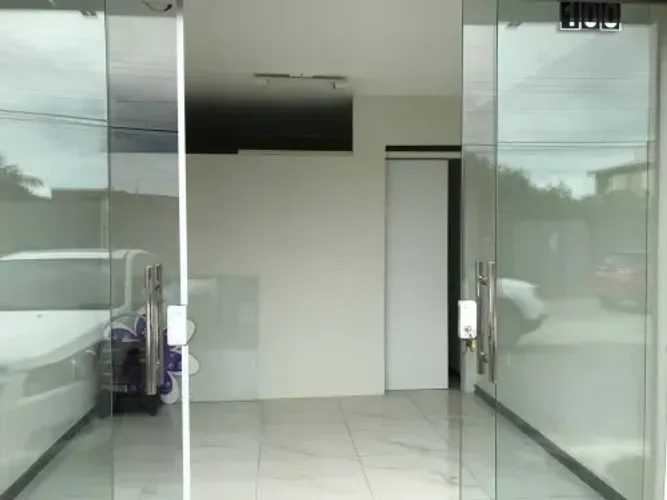 Alugo loja em Galeria Aruana