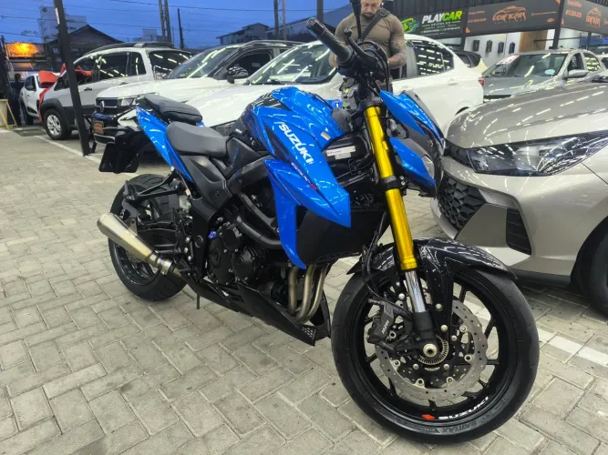 SUZUKI GSXs 750 vc ano 2024.