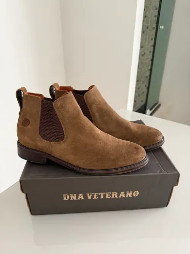Bota chelsea camurça 