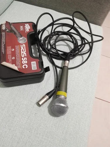Microfone com fio