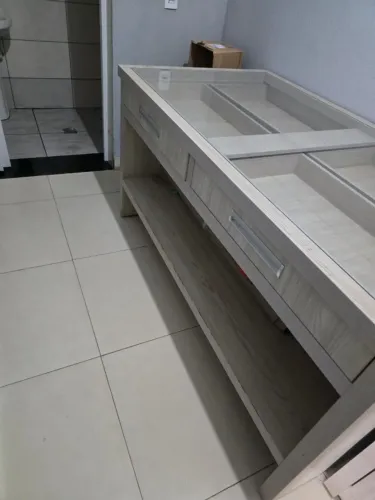 Balcão mesa com vidro mdf