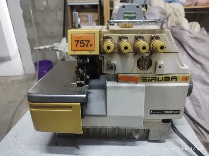 Máquina interlock siruba 
