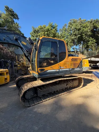 Escavadeira Hyundai R140 2016
