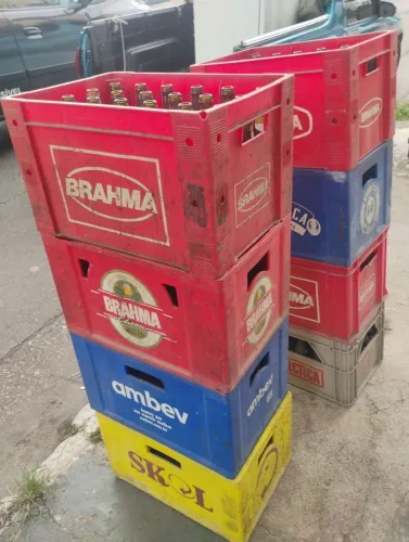 Caixa Plástica com 24 Garrafas de 600 ml