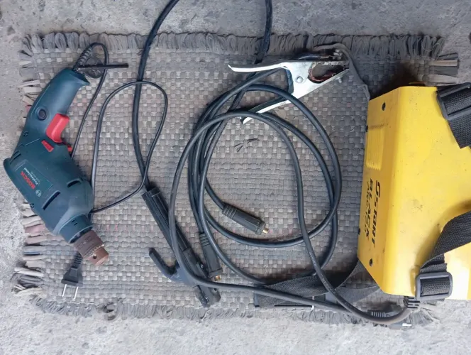 Máquina de solda e furadeira usado apenas duas vezes