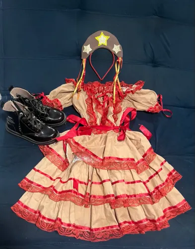 vestido e bota junina!