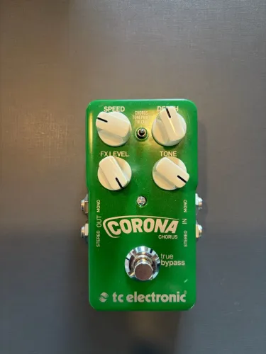 TC ELETRONIC CORONA CHORUS, fonte zoom 9v de brinde