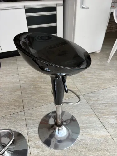 Vende se Duas Banquetas