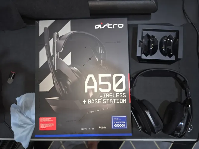 Headset Gamer Astro A50 Wireless + Base Station (Estado de Novo)