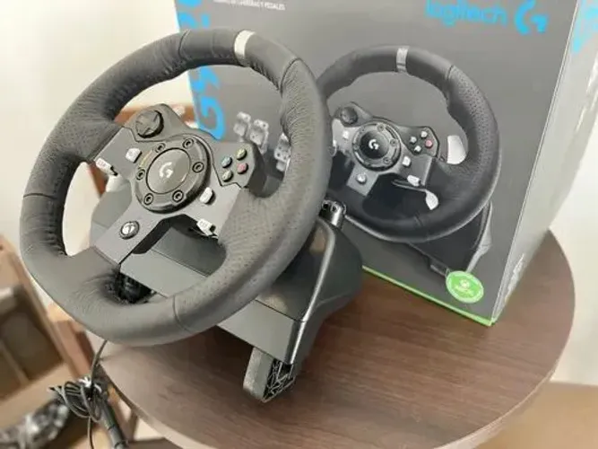 Volante Logitech G920 com pedais muito conservado com caixa