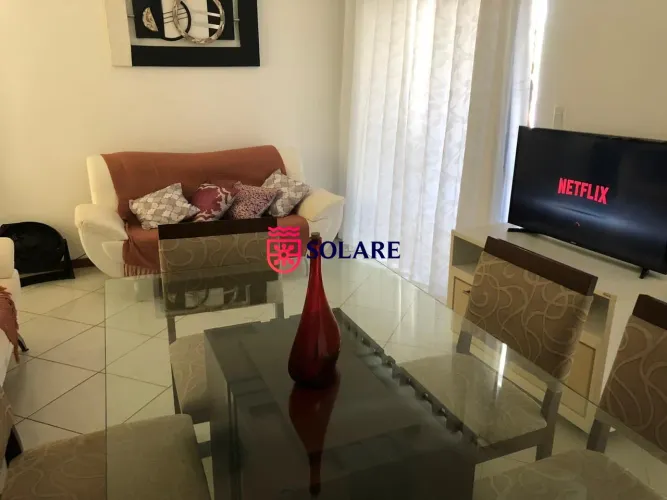 Apartamento 03 dorm.em condomínio fechado c/piscina e ar condicionado