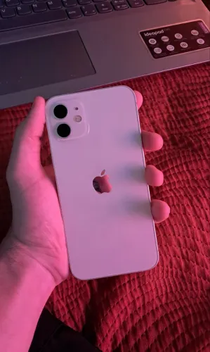 Iphone 12 + carregador e 10 capinhas