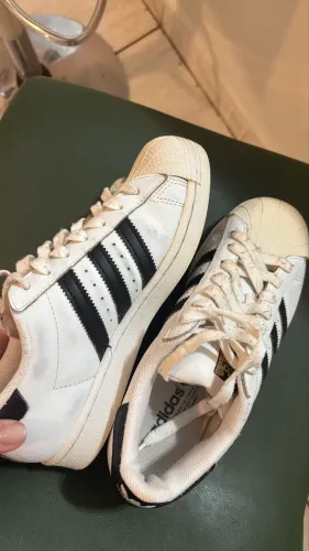 Tênis adidas superstar