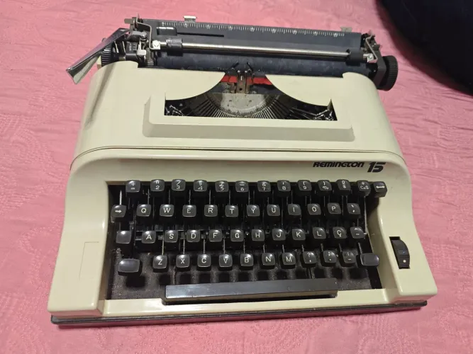 Máquina de Escrever Remington 15 Portátil - Funcionando + Maleta Original
