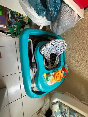 Banheira e trocador mais bebê conforto
