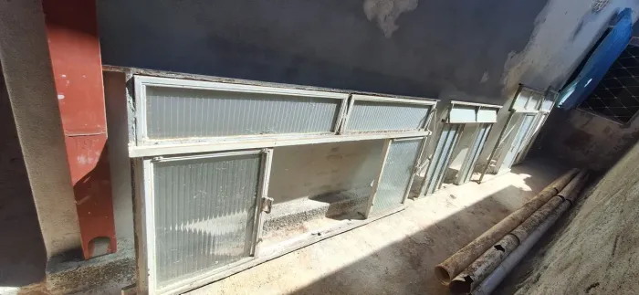 Janelas de Ferro bem Conservadas e bonitas ,vários modelos ,Pra sair hoje