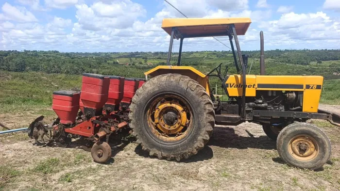 Trator Valmet 78 e Plantadeira Baldan 4 linhas