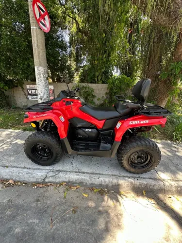Quadriciclo can am 4x4