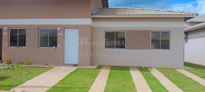 Casa para alugar em Condomínio Fechado com 03 quartos e 01 suíte, estando a 5 minutos do S