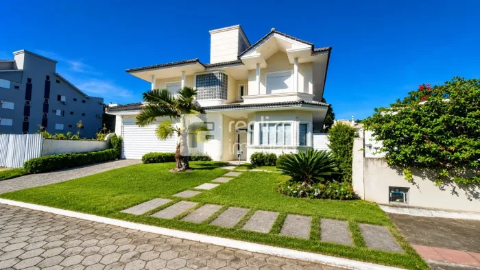 Casa 4 quartos no bairro Jurerê em Florianópolis.