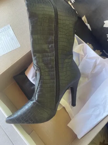 Bota Feminina Cano Longo Torricella   Croco Preto  Elegante Confortável Luxo 