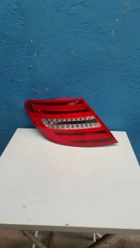 Lanterna traseira Mercedes C180 2011 a 2014 lado esquerdo com LED 