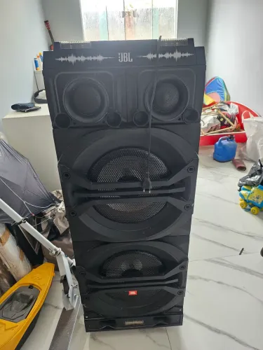 Vendo caixa de som grande estilo paredão ? com mesa de som embutida