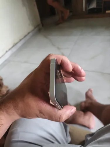 iPhone 16e