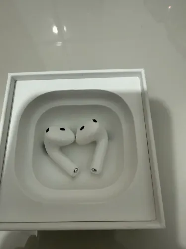 AirPods 4 (Estojo com gravação personalizada)