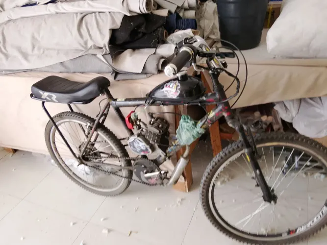 Bicicleta de motor vende-se documento do motor