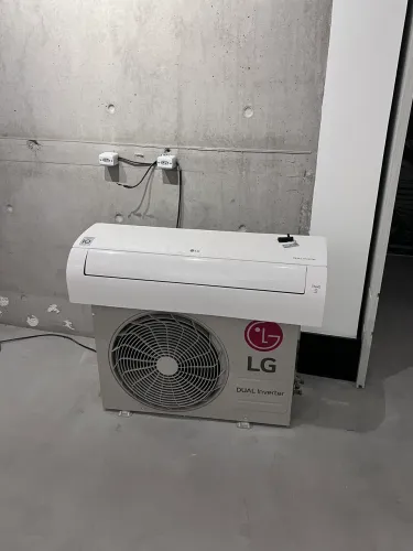 Ar condicionado LG Dual Inverter Voice ThinQ 12.000 BTUs Quente e Frio