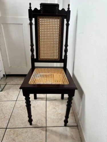 Cadeira em Madeira Vintage com Palha Sintética