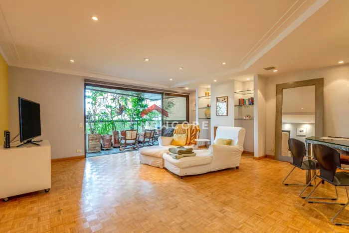 Apartamento em Rua Bueno Brandão - Vila Nova Conceição - São Paulo/SP