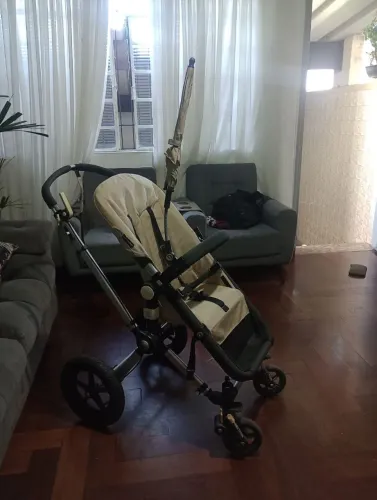 Carrinho de bebê em ótimo estado