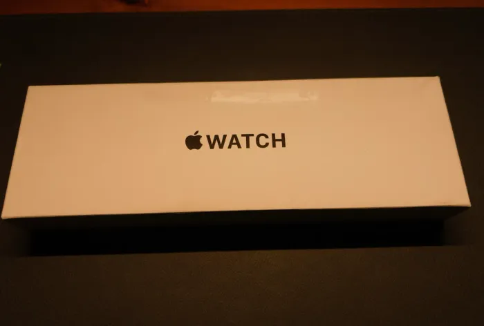 Apple Watch SE 3 (40 mm / Starlight)- Lacrado 