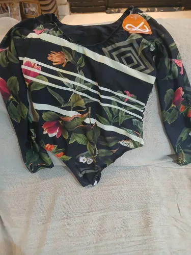 Maiô de mangas longas estampado novo