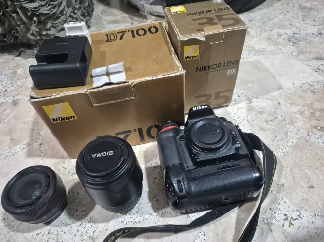 NIKON D 7100