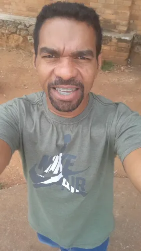 Faço pequenos trabalhos.