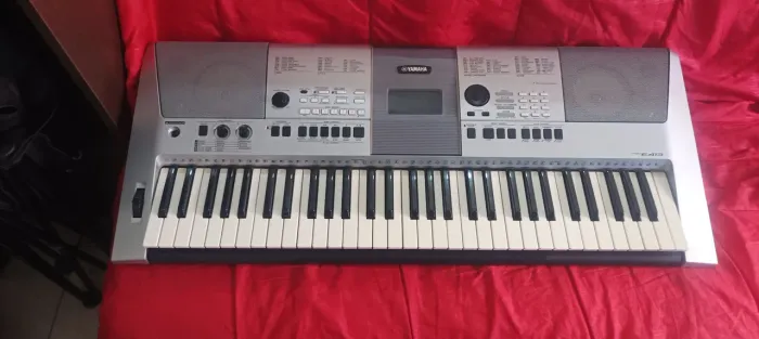 Teclado Yamaha pa E413