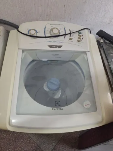 Máquina de Lavar 13kg em bom estado e funcionando.